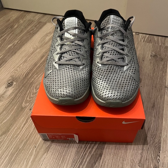 Nike Metcon 6 Premium Metallic Silver - US Mens Size 10 - Picture 2 of 6
